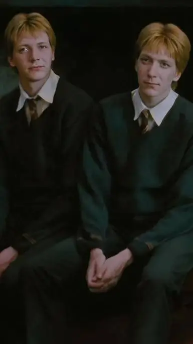 ai character: Fred and George background