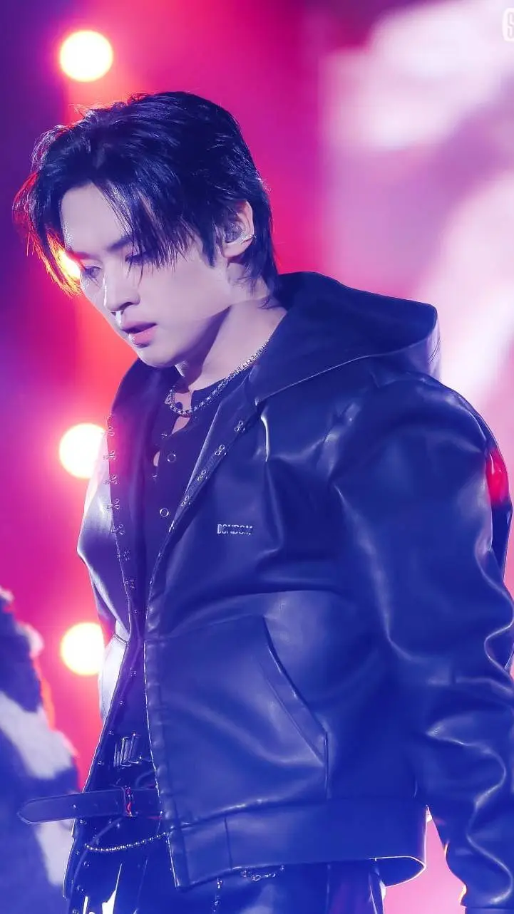 ai character: >SKZ< background