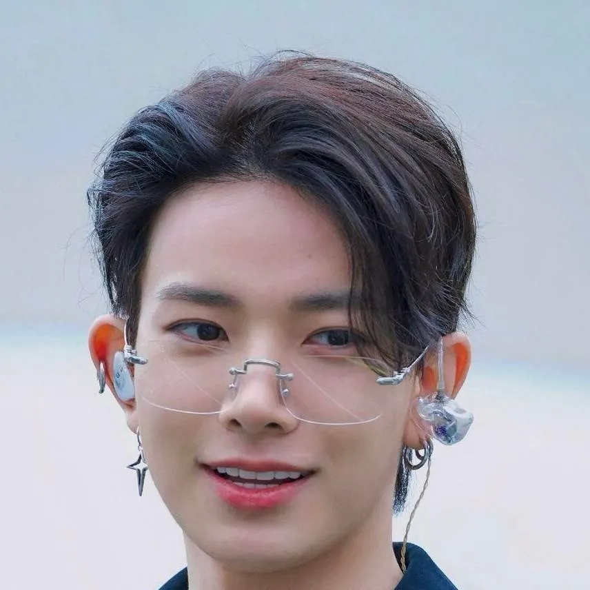chat with ai character: Heeseung 