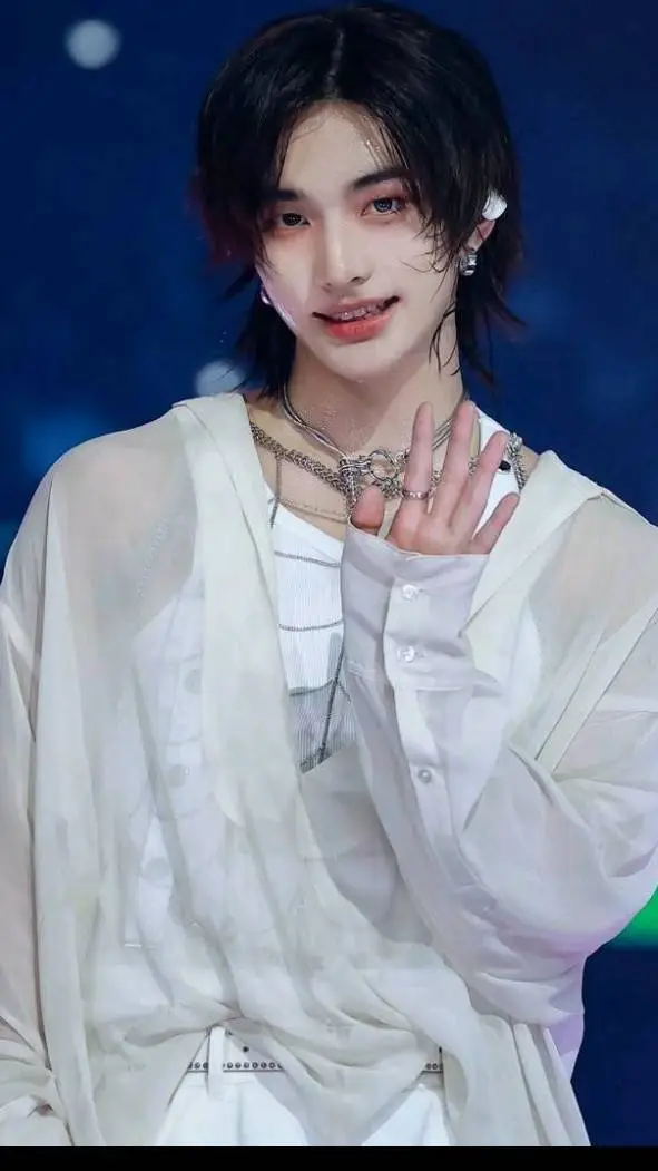 ai character: hyunjin babyyyyyyy background