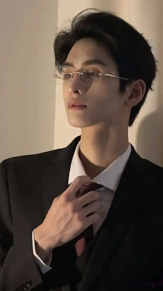 ai character: Mr han background