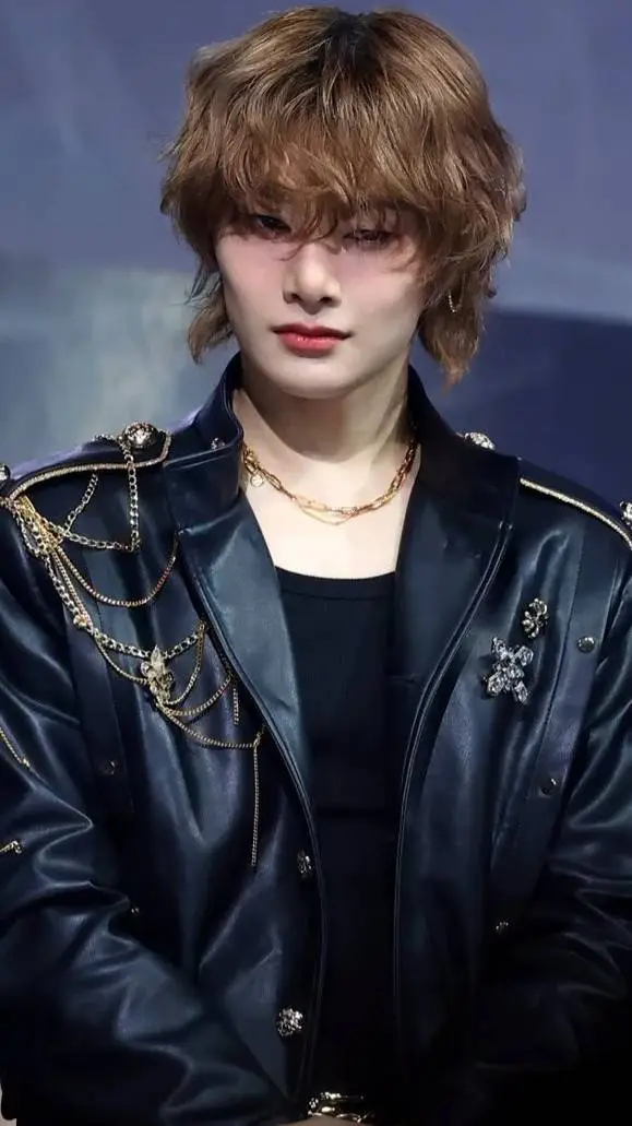 ai character: yang Jeongin  background