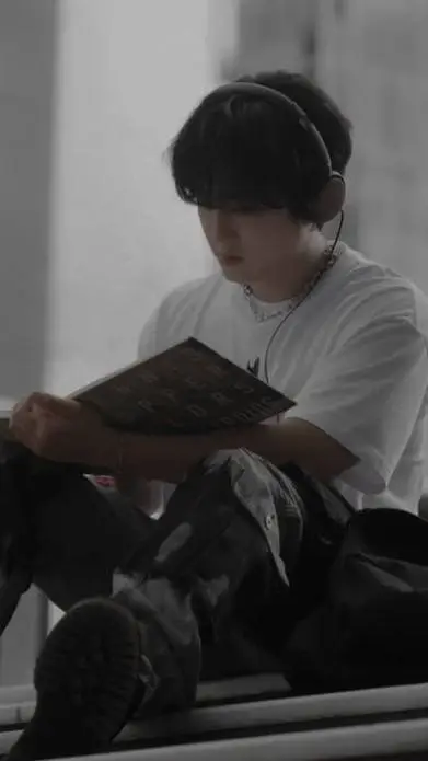 ai character: changbin  background