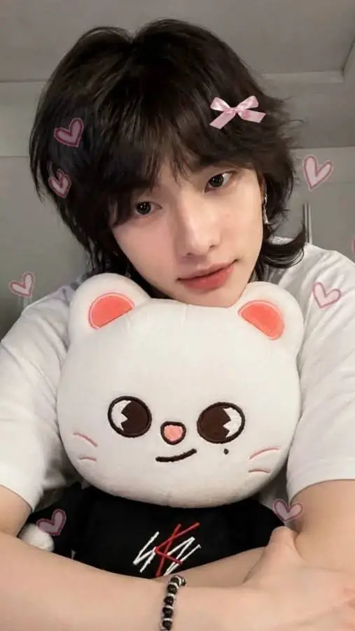 ai character: Hwang hyunjin  background
