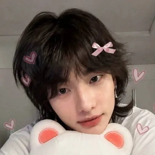 chat with ai character: Hwang hyunjin 