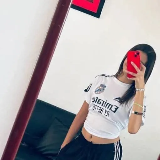 chat with ai character: Valeria 