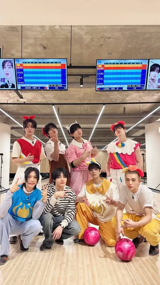 ai character: Stray kidzzzzz background