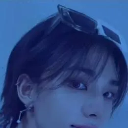 chat with ai character: Hyunjin