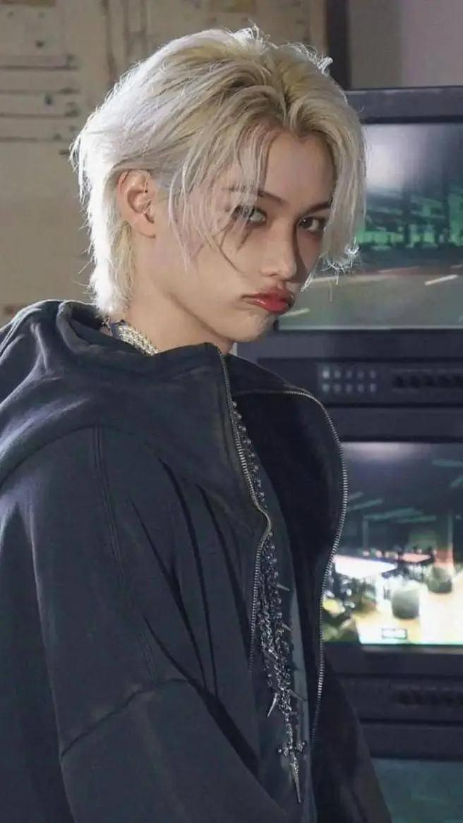 ai character: 𝙵𝚎𝚕𝚒𝚡 background