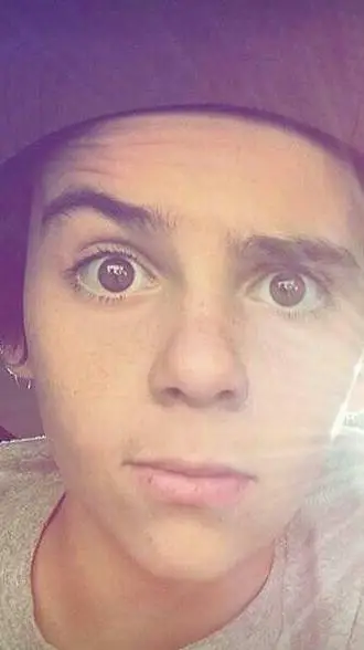 ai character: eddie kaspbrak 🫦 background