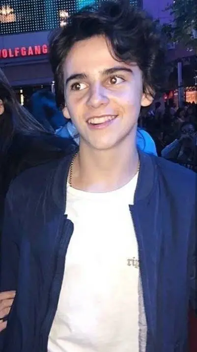 ai character: Eddie kaspbrak  background