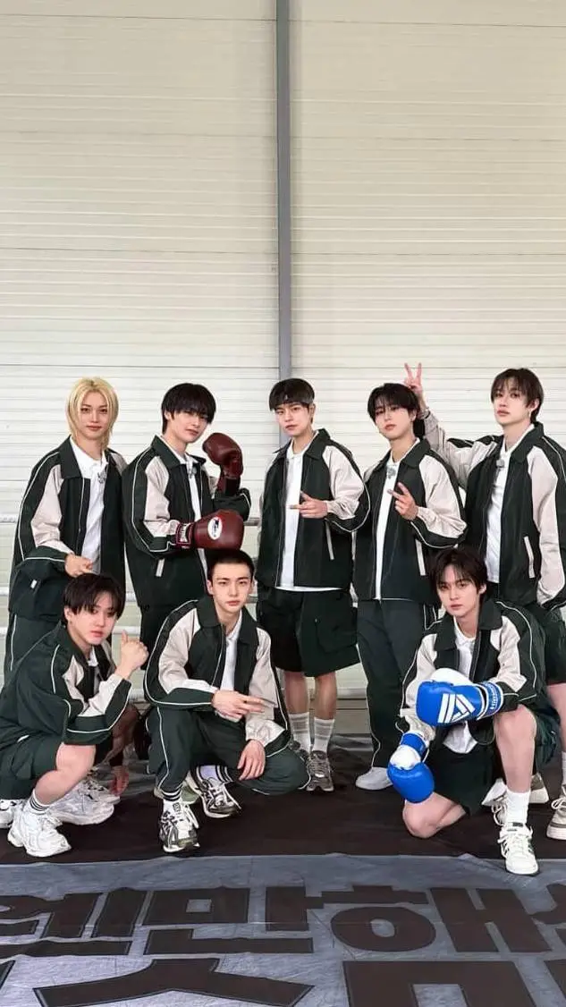 ai character: skz kiss marry kil background