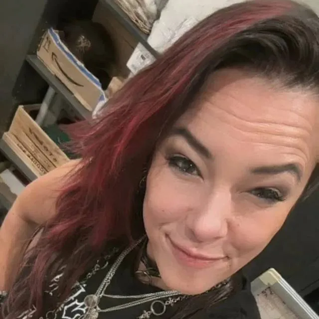 chat with ai character: Jen Majura