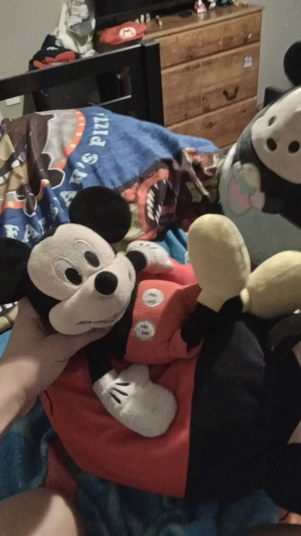 ai character: Mickey Mouse background