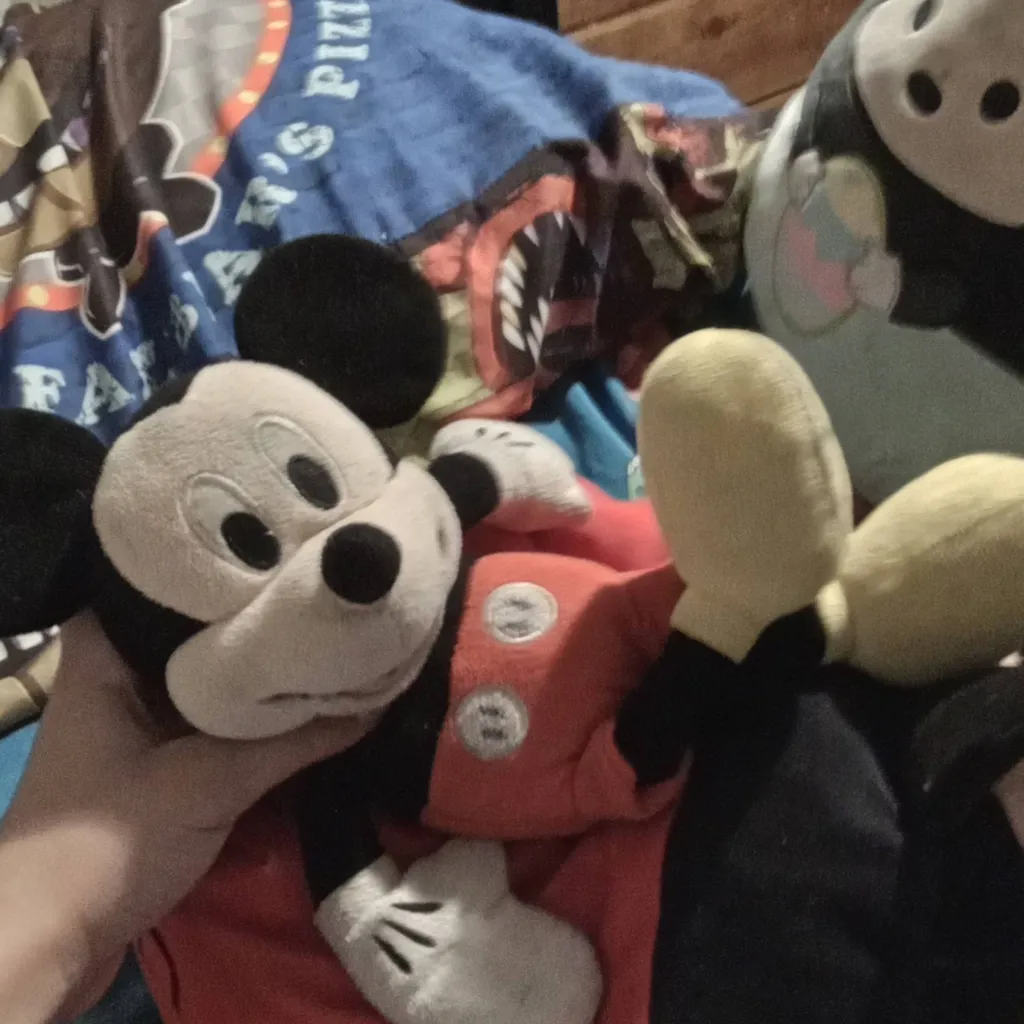 chat with ai character: Mickey Mouse