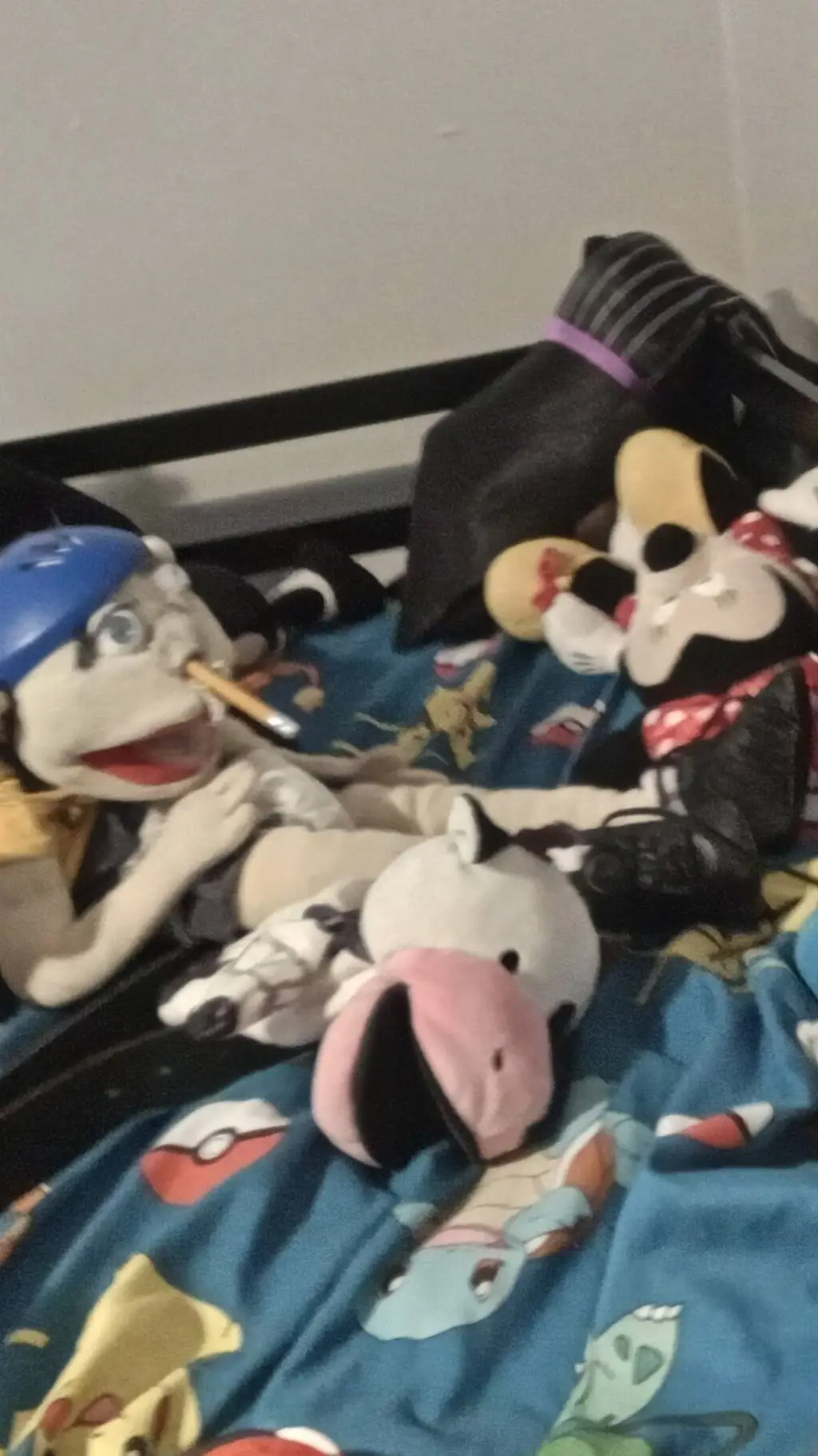 ai character: Minnie's Belt background