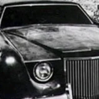 chat with ai character: The car 1977