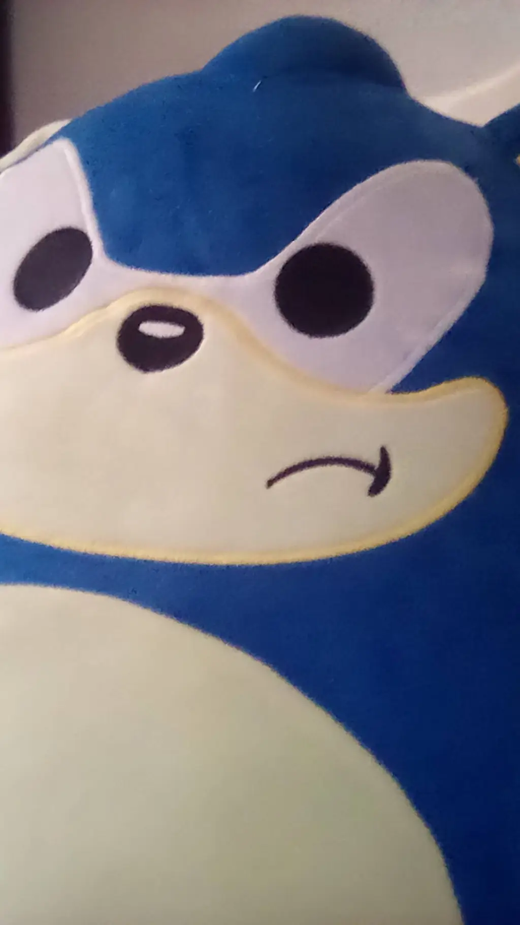 ai character: sonic chubby  background