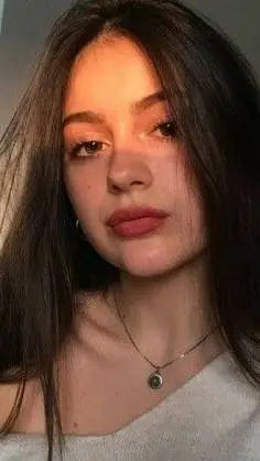 ai character: Anaîs background