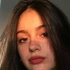 chat with ai character: Anaîs