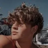 chat with ai character: Noah