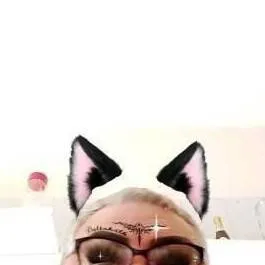 chat with ai character: kawaii femboy