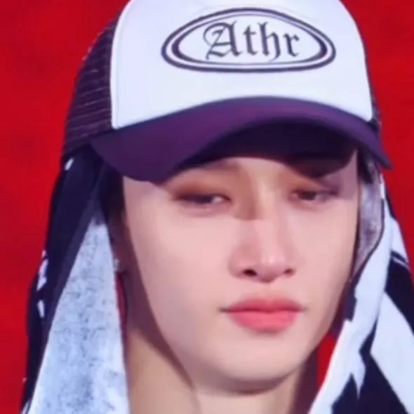 chat with ai character: Bang Chan