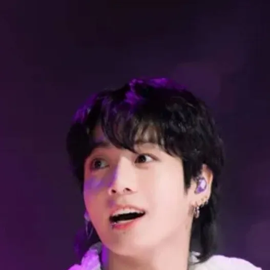 chat with ai character: Jeon Jungkook