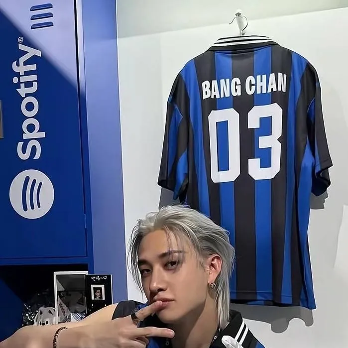 chat with ai character: Bang Chan