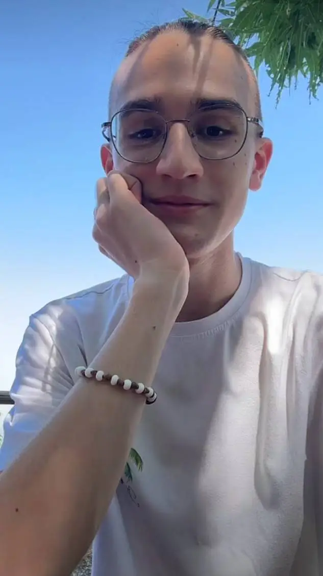 ai character: ESTE background