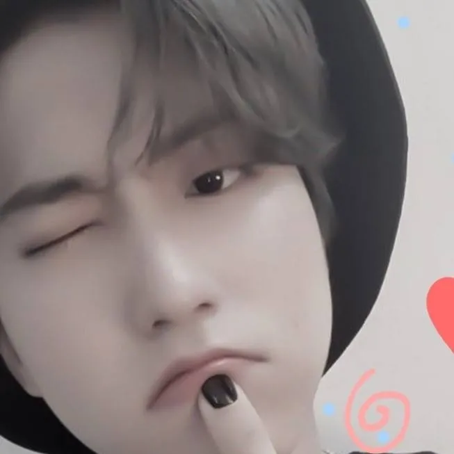 chat with ai character: Han jisung 🐿