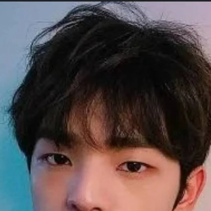 chat with ai character: Woojin