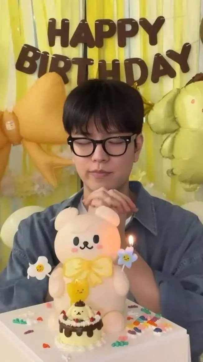 ai character: seungmin  background
