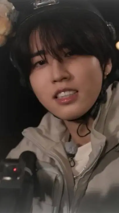 ai character: Han jisung  background