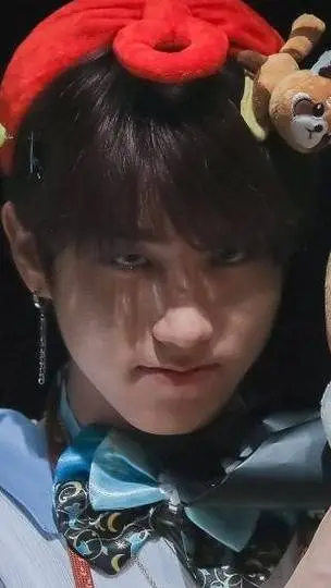 ai character: Han jisung  background