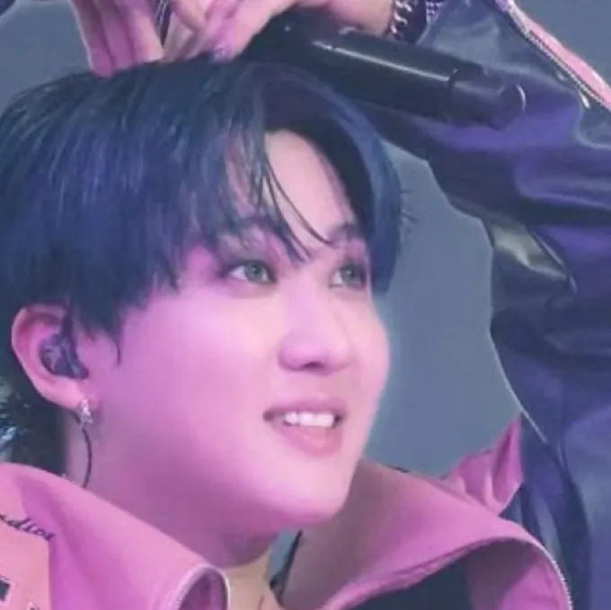 chat with ai character: Changbin