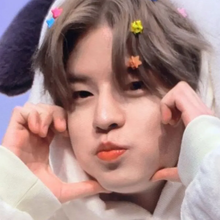 chat with ai character: Seungmin