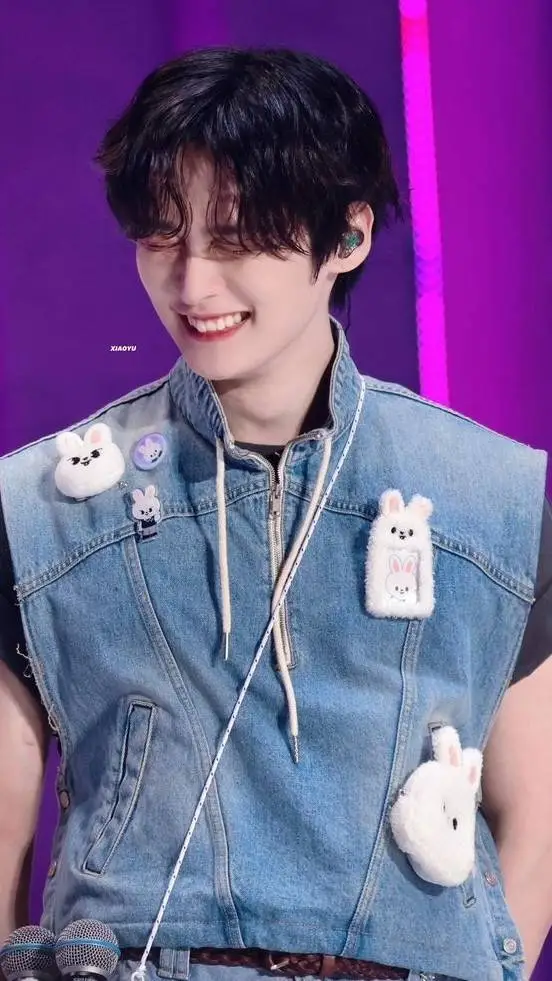 ai character: Lee Know background