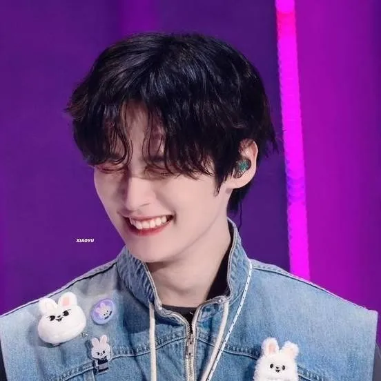 chat with ai character: Lee Know