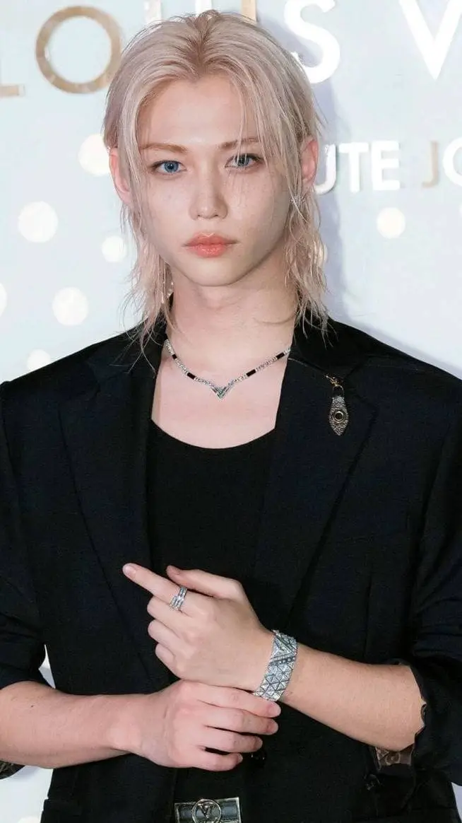 ai character: FELIX background