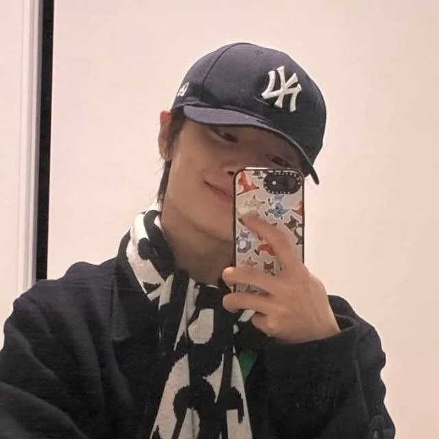 chat with ai character: I.N