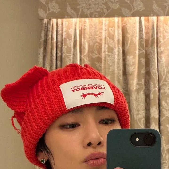 chat with ai character: I.N 