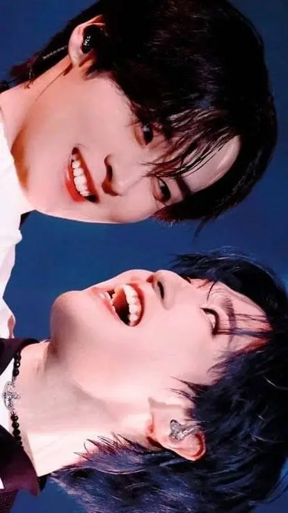 ai character: Minsung💗💚 background