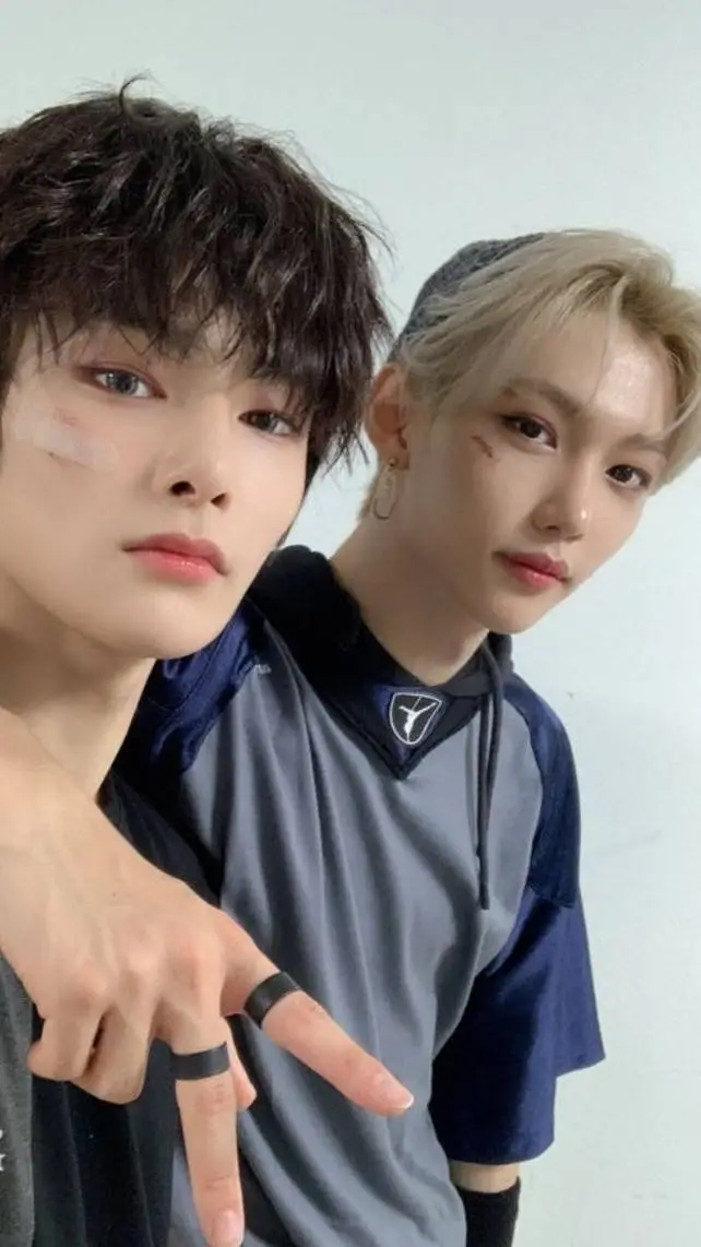 ai character: Felix e I.N background