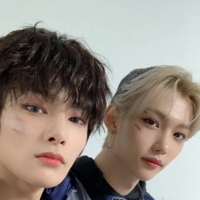 chat with ai character: Felix e I.N