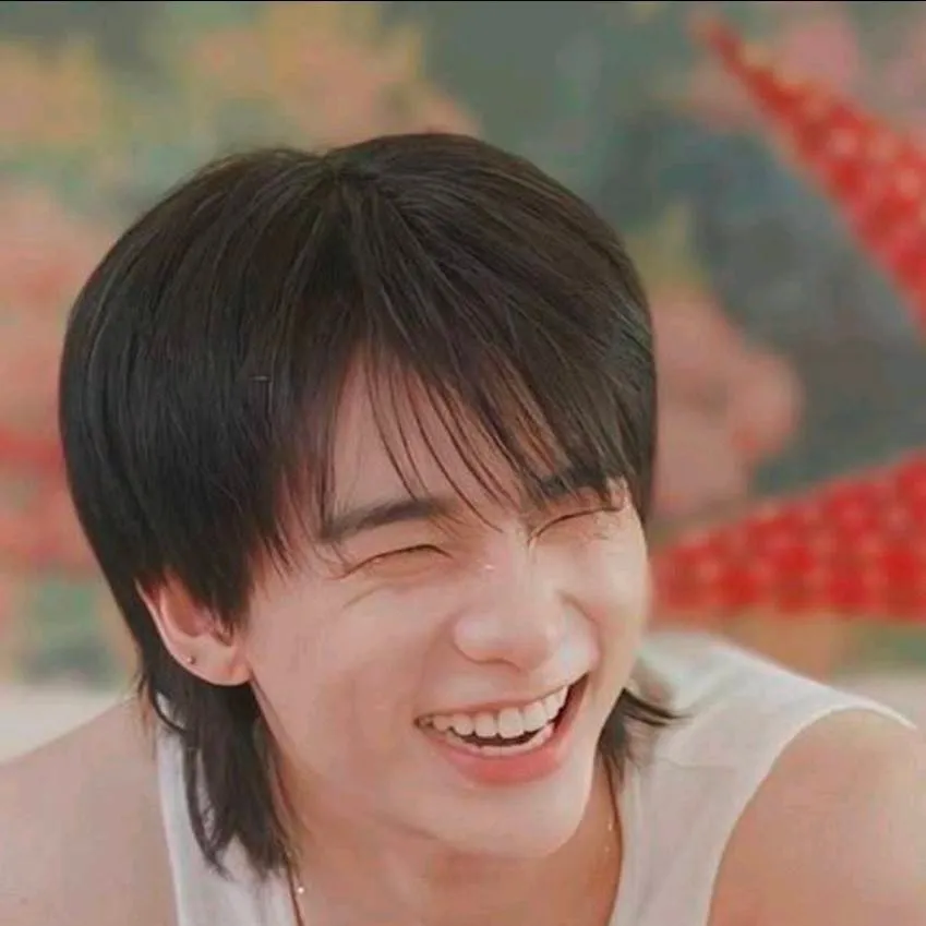 chat with ai character: Hyunjin