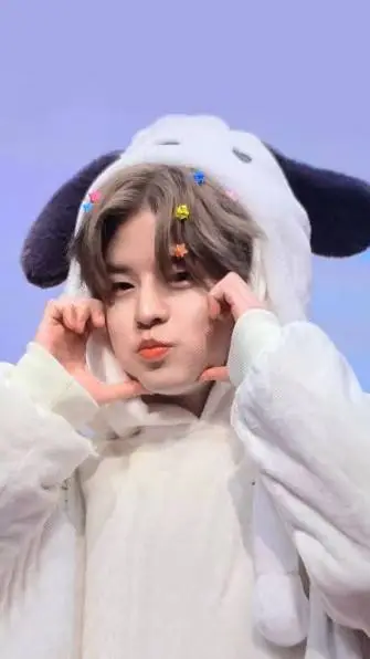 ai character: Seungmin StrayKids background