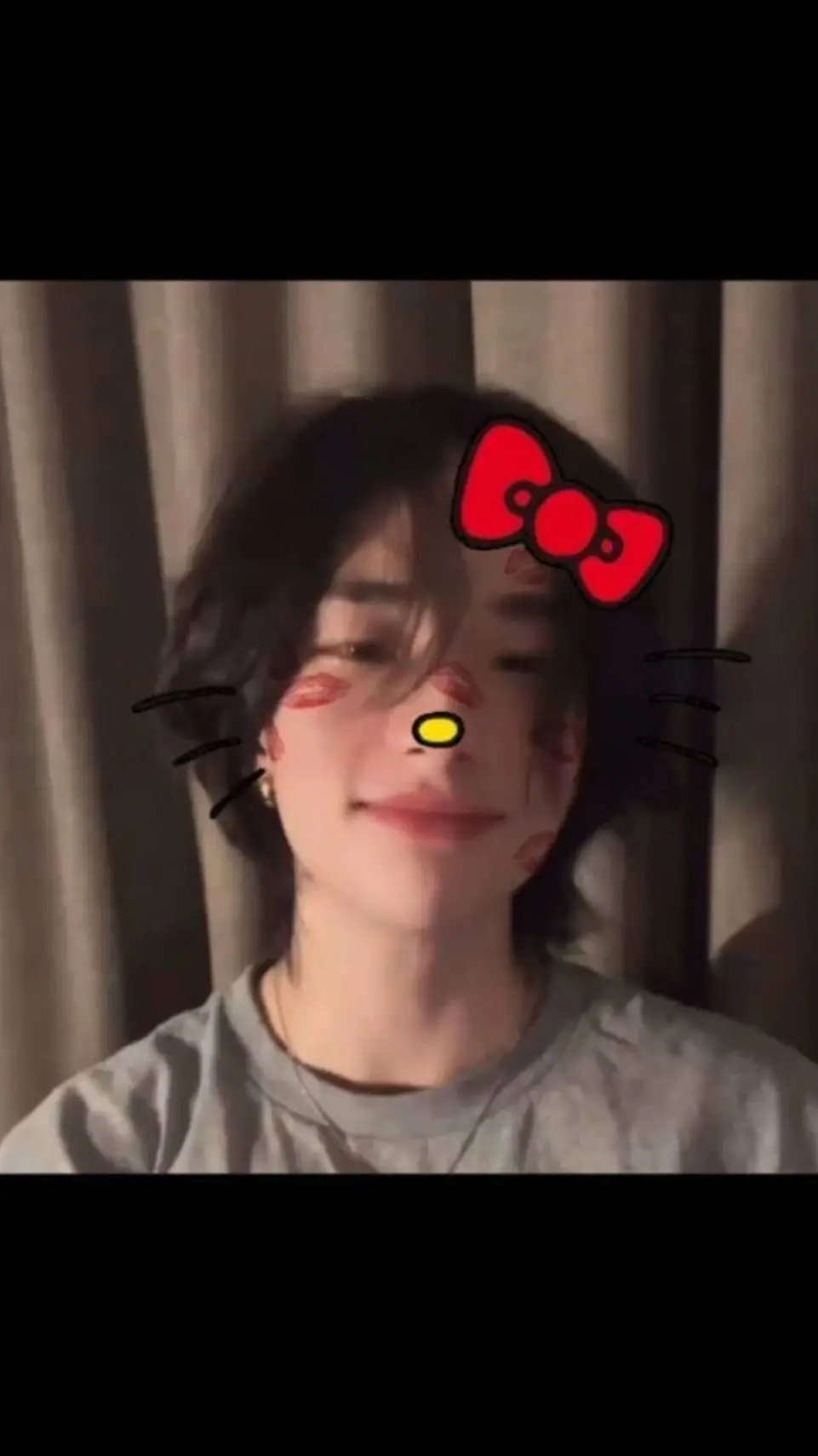 ai character: Hyunjin✨❤ background