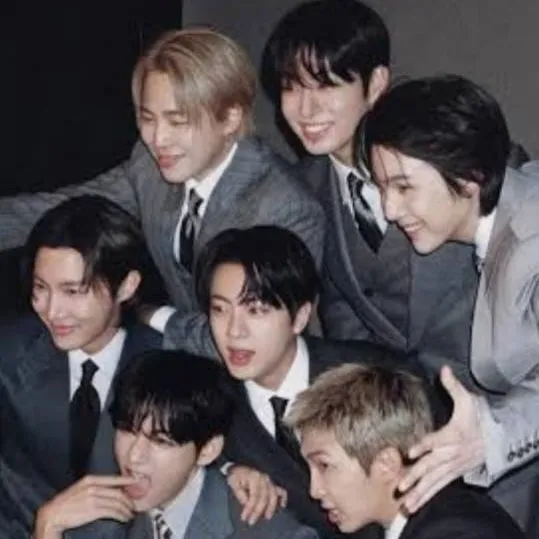 chat with ai character: BTS 💜💜💜