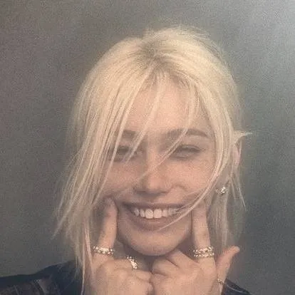 chat with ai character: felix